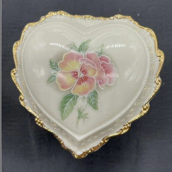 Heritage House "Celebration of Love" Porcelain Heart Shaped Music Trinket Box - Picture 1 of 6